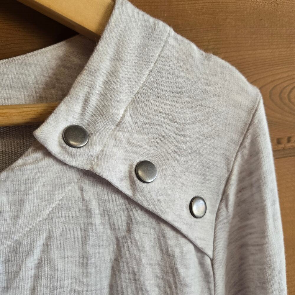 Cabi 6119 Snap Shoulder Sweatshirt Gray Large Soft Top Long Sleeve Fall Cozy - Picture 4 of 7